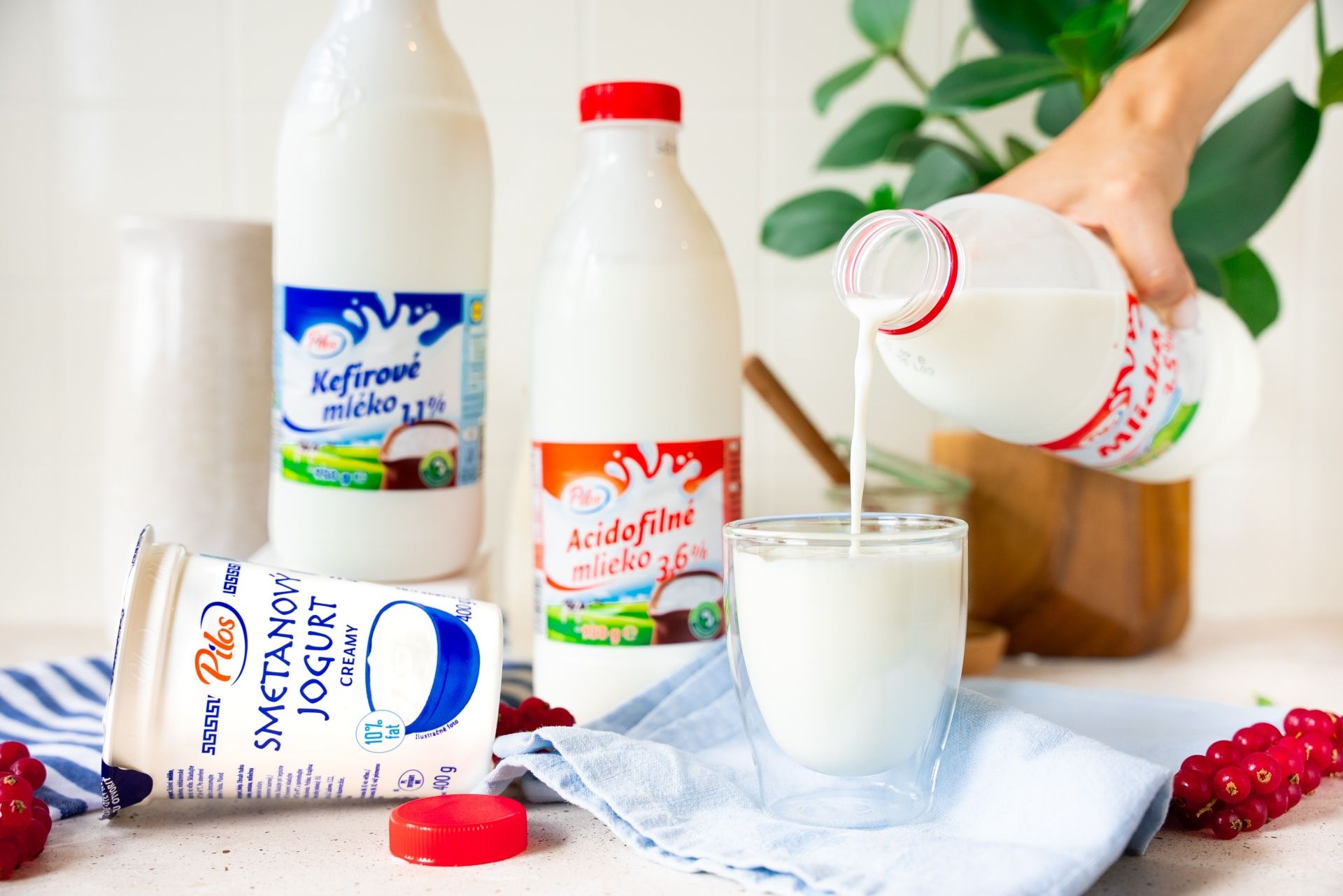 Lidl opäť znižuje ceny mliečnych výrobkov. Ušetríte nielen na masle, ale aj na mlieku, smotane či syroch