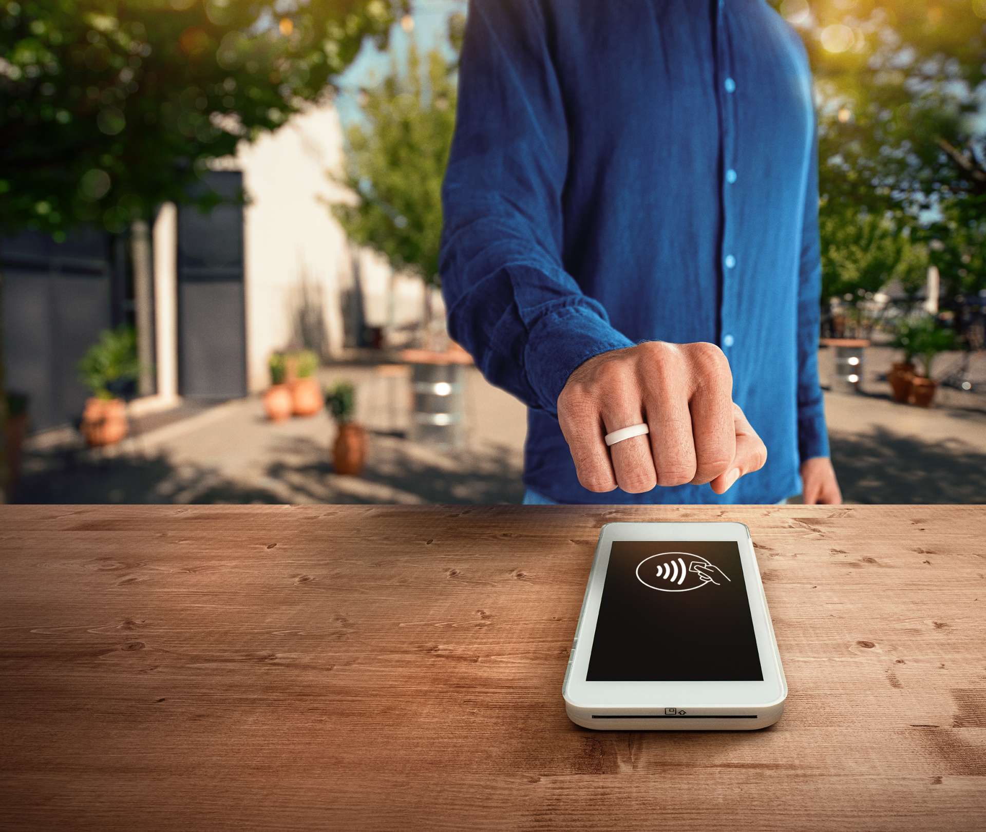 Bezkontaktné platenie na vzostupe: platby prsteňmi v mBank rastú rýchlejšie než mobilné platby