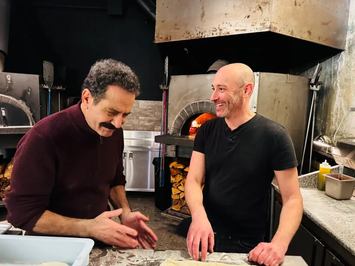 Lámanie chleba: Kde každý stôl rozpráva svoj príbeh