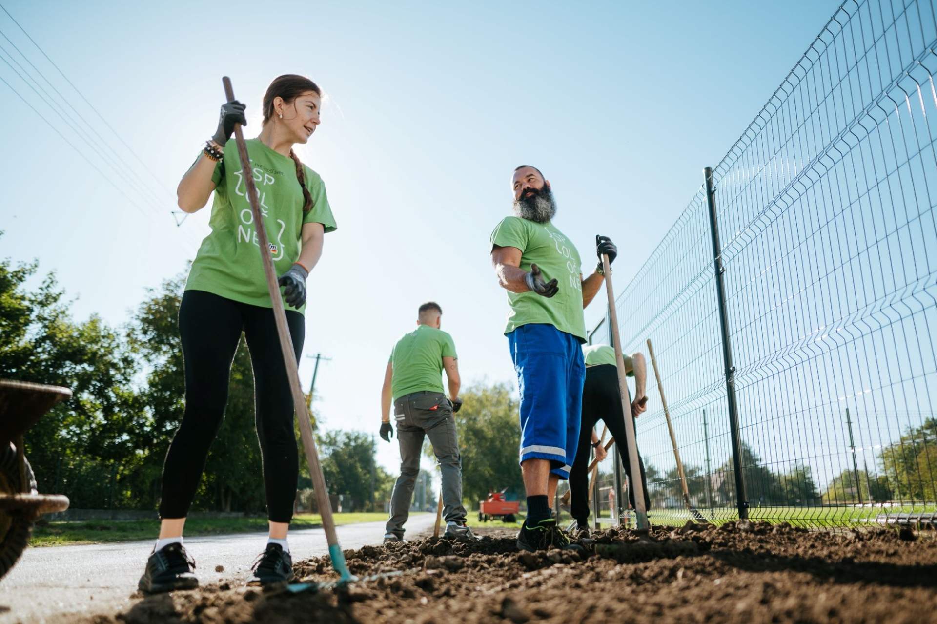 Celoeurópska iniciatíva dm drogerie markt podporí verejnoprospešné projekty a ukáže „hrdinov všedného dňa“