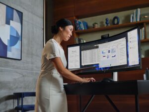 HP Series 5 Pro DQHD 549pm: jeden monitor namiesto dvoch