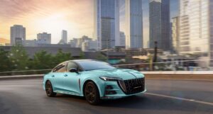 Prémiová výbava a maximálny priestor aj v oveľa športovejšom strihu. Čínske Hongqi ukázalo dynamický liftback H6