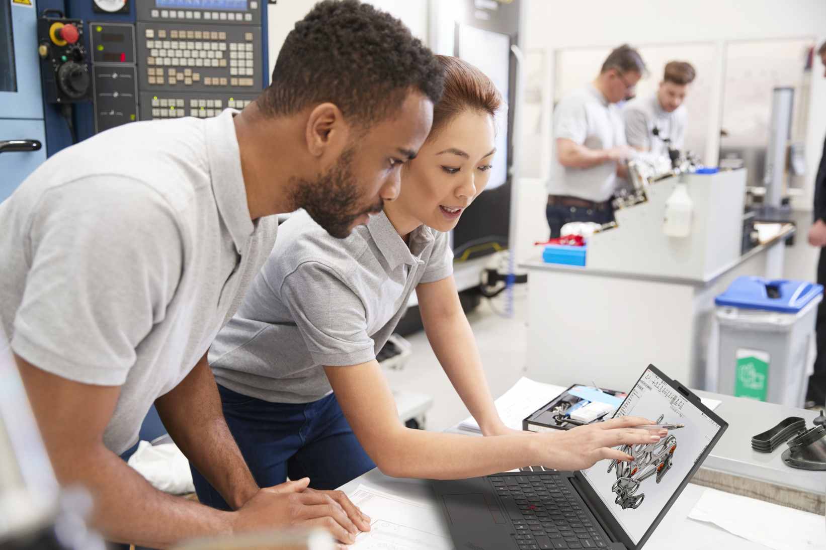 Spoločnosť Lenovo predstavila vysokovýkonné pracovné stanice novej generácie a prvú batériu s kremíkovou anódou a hustotou 1 000 Wh/l pre notebooky na svete