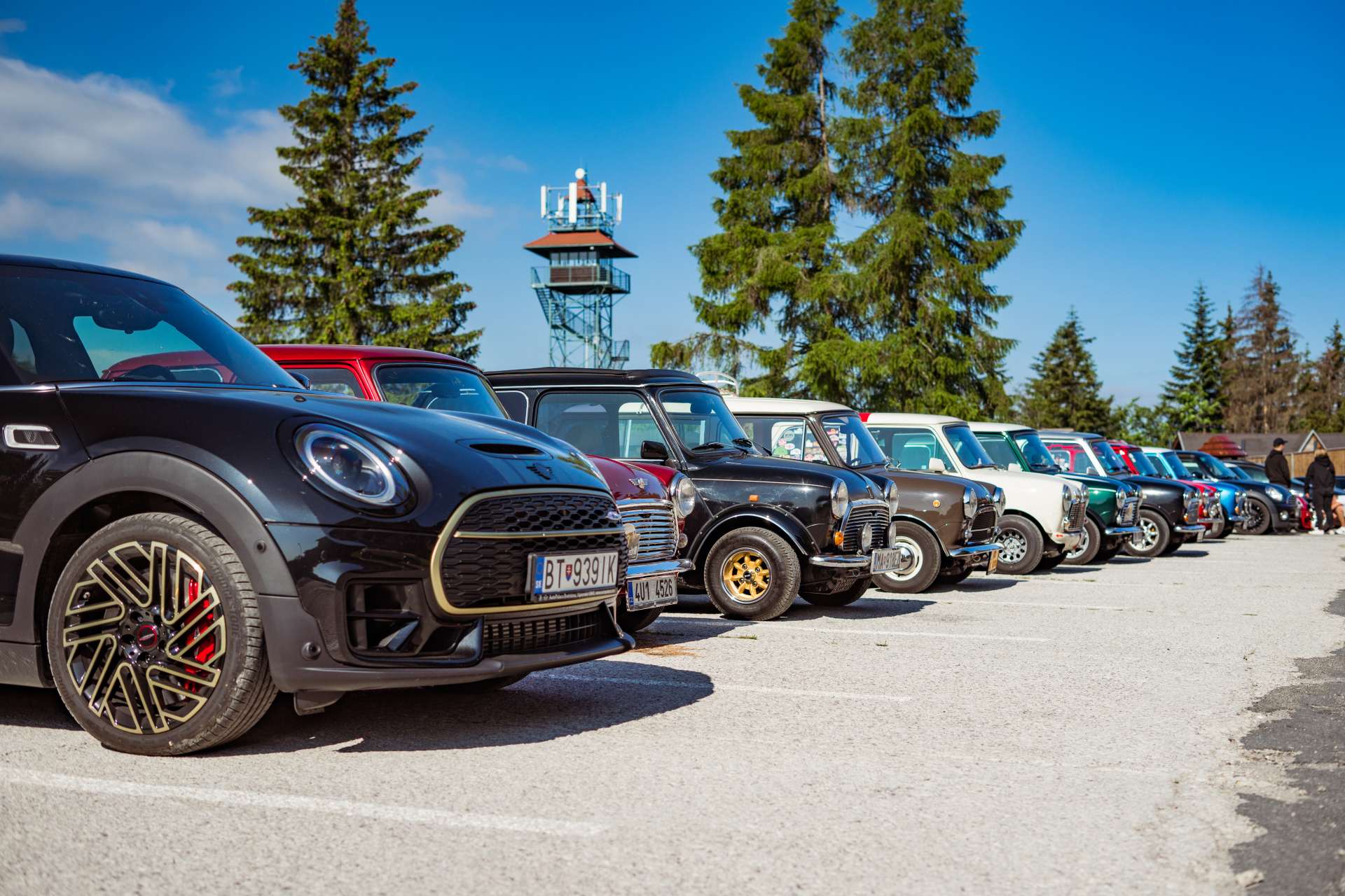 Leto sa začína s MINI: dve generácie a jedna spoločná vášeň na tradičnom už 33. Slovenskom zraze MINI