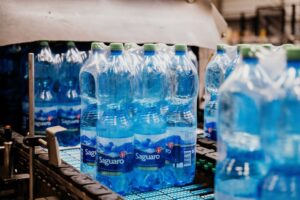 Správna hydratácia sa oplatí. Výživová špecialistka radí, ako si nastaviť pitný režim