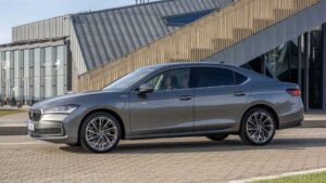 Škoda Superb liftback dostáva plug-in hybridný pohon s výkonom 200 kW