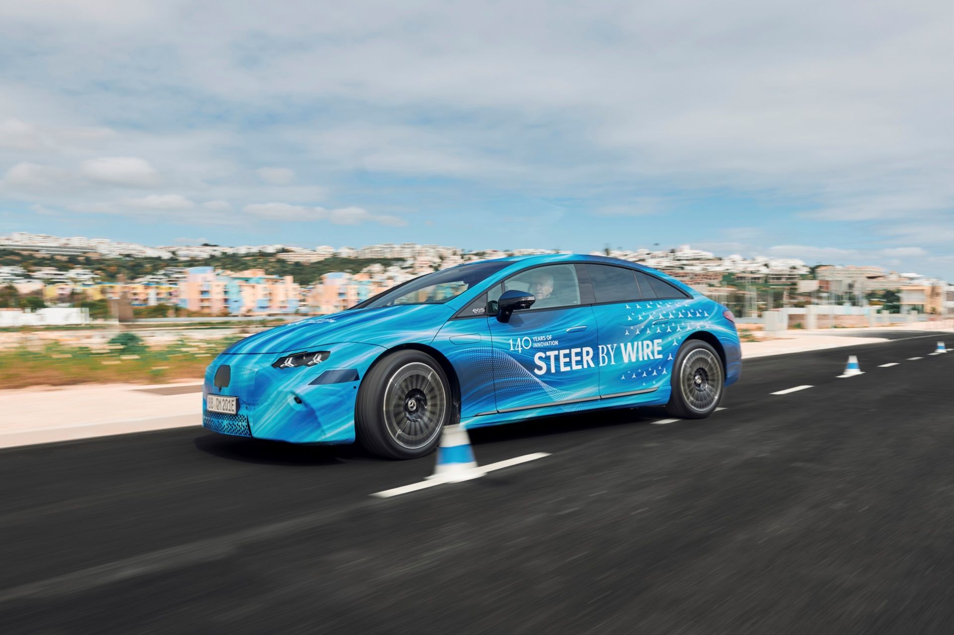 Nové poňatie pionierskeho ducha: Elektronické riadenie sa stáva realitou v novej EQS