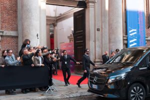 „Umenie veľkolepého príchodu“: pri príležitosti premiéry filmu „Diabol nosí Pradu 2“ prichádza Maybach s ikonickým vystúpením