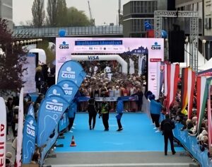 Bratislava po roku opäť patrila bežcom. ČSOB Bratislava Marathon 2026 spojil rekordnou účasťou šport aj pomoc nevidiacim