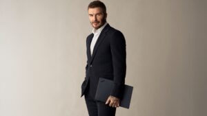 David Beckham oblečie dres Lenovo. Cieľom spolupráce sú špičkové technológie v oblasti športu