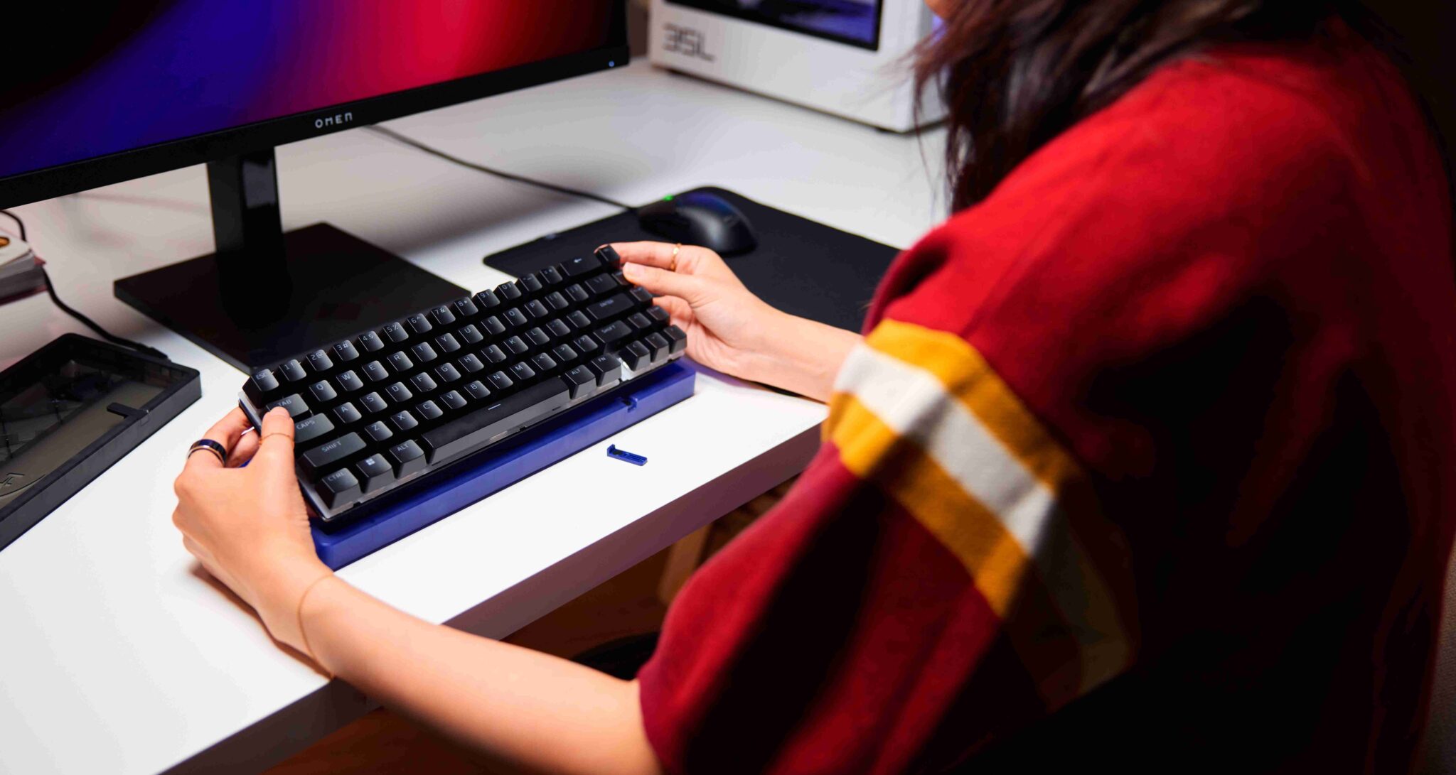 HP uvádza na slovenský trh nové OLED monitory HyperX OMENa herné periférie HyperX