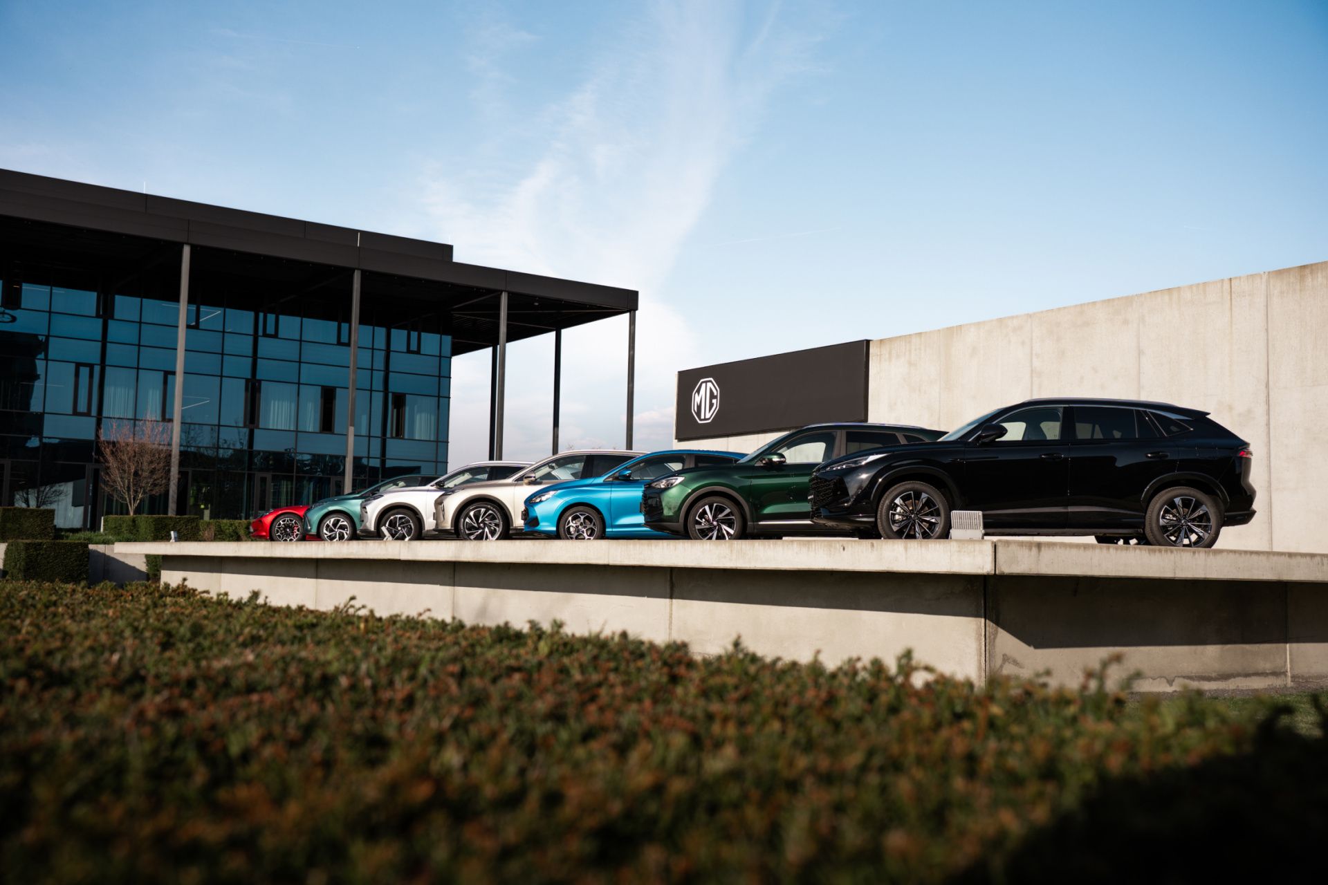 MG otvára vývojové centrum v Nemecku, predstavuje nové batérie SolidCore a posilňuje svoju pozíciu v segmente hybridných vozidiel