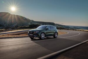Elektrifikovaný výkon sa snúbi s efektívnosťou: nové modely Mercedes-AMG GLE 53 4MATIC+ a GLE 53 HYBRID 4MATIC+