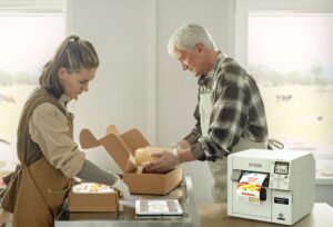 Epson rozširuje sortiment ColorWorks o novú stolnú tlačiareň farebných štítkov CW-D3800e