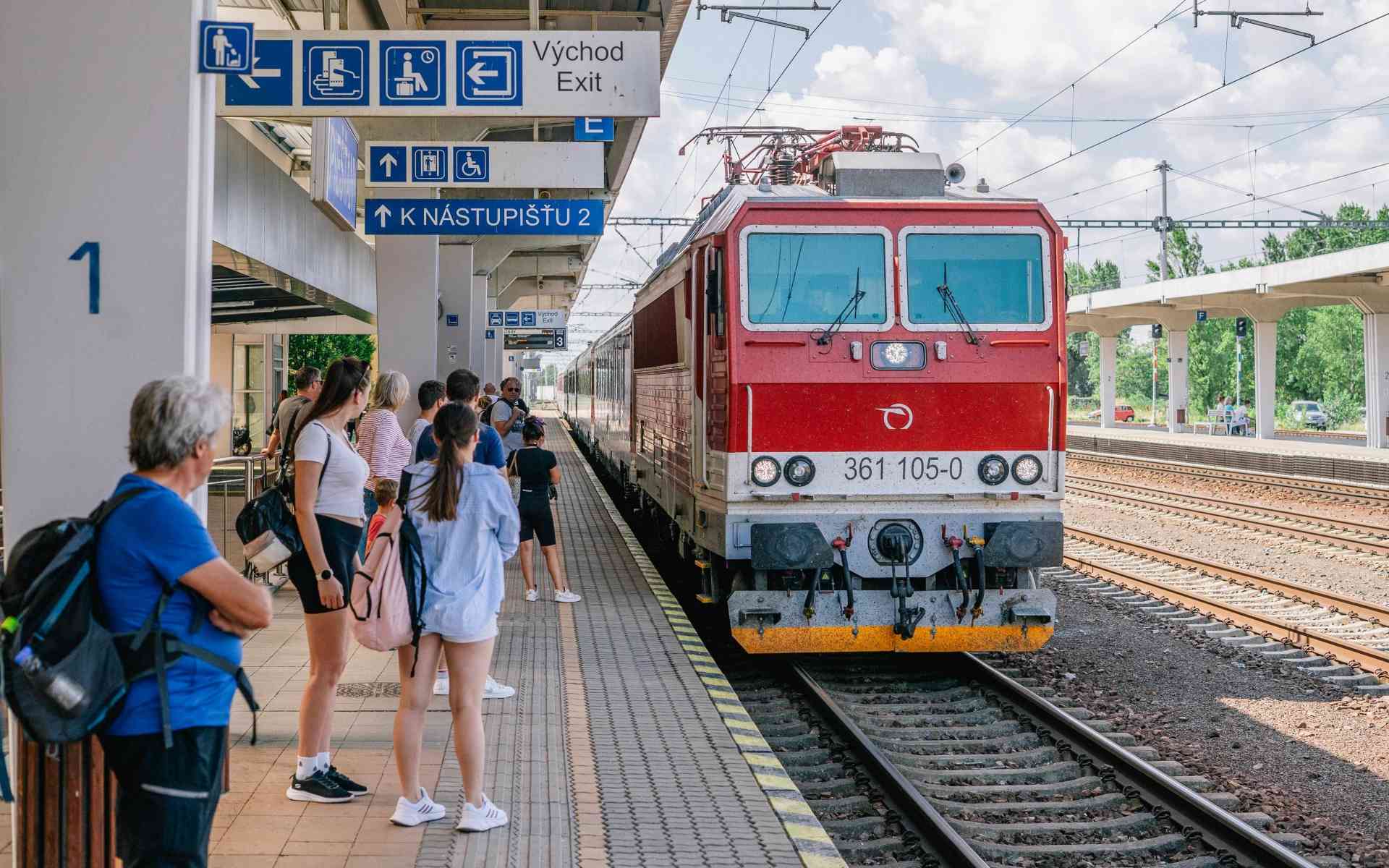 Na sviatok 8. mája budú vlaky ZSSK premávať podľa pracovného dňa