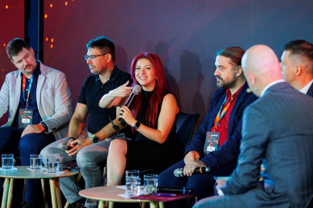 Juraj Nemeček, Tomáš Vobruba, Monica Verma, Milan Pikula, Radoslav Štefánek v panelovej diskusii na Judgment Day 2026