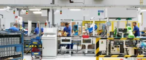 Tretinu zamestnancov tvoria Rómovia. Popradský závod Beko Manufacturing ukazuje, ako môže fungovať moderná európska výroba