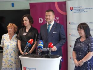 Stotisíc nových digitálnych príbehov: Projekt Digitálni seniori splnil míľnik a otvoril striebornej generácii dvere do online sveta