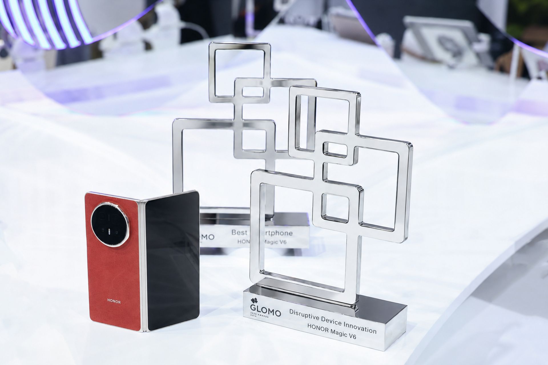 HONOR Magic V6 získal ocenenia Najlepší smartfón v Ázii a Prelomová inovácia zariadenia na MWC Šanghaj