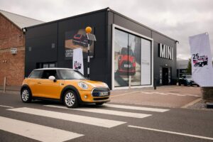 1 000 000 kilometrov s MINI Cooper D: Výročná jazda do závodu v Oxforde a začiatok novej misie