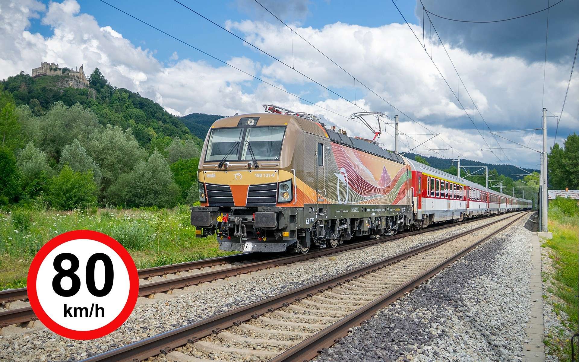 ZSSK upozorňuje na možné meškania vlakov počas extrémnych horúčav. Cestujúcim odporúča sledovať aktuálne informácie o doprave
