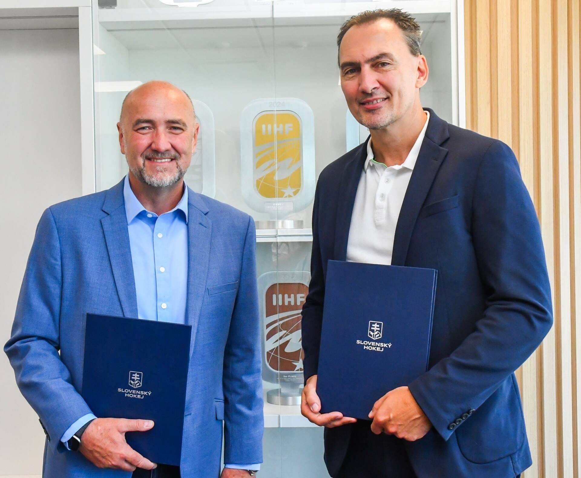 Škoda Auto Slovensko predlžuje partnerstvo so slovenským hokejom, podporí ho aj v ďalších sezónach