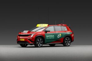 Škoda Auto je už po 23. raz hlavným partnerom Tour de France; nová Škoda Peaq v úlohe „červeného vozidla“