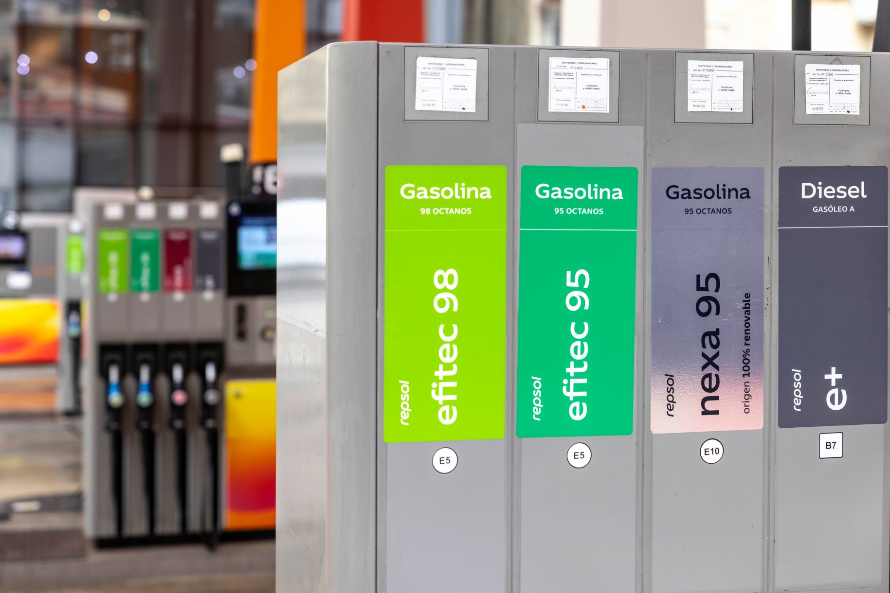 Obnoviteľný benzín – BMW, Toyota, Bosch a Repsol spúšťajú v reálnej prevádzke pilotný projekt vozidiel poháňaných 100 % obnoviteľným benzínom