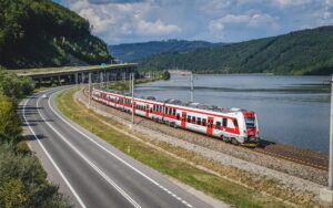 IDS PLUS bude od septembra platiť aj vo vybraných rýchlikoch a expresoch ZSSK