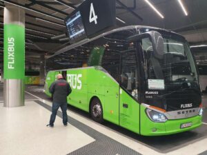 FlixBus spája Bratislavu a Viedeň čoraz bližšie, novým spojom ponúka Viedni odlety z bratislavského letiska