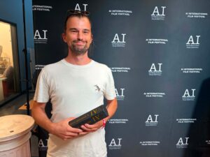 Z 500 bytov až do Hollywoodu. AI videoklip projektu Roasted Ducks Project získal na filmovom festivale v Hollywoode cenu poroty Best Storytelling