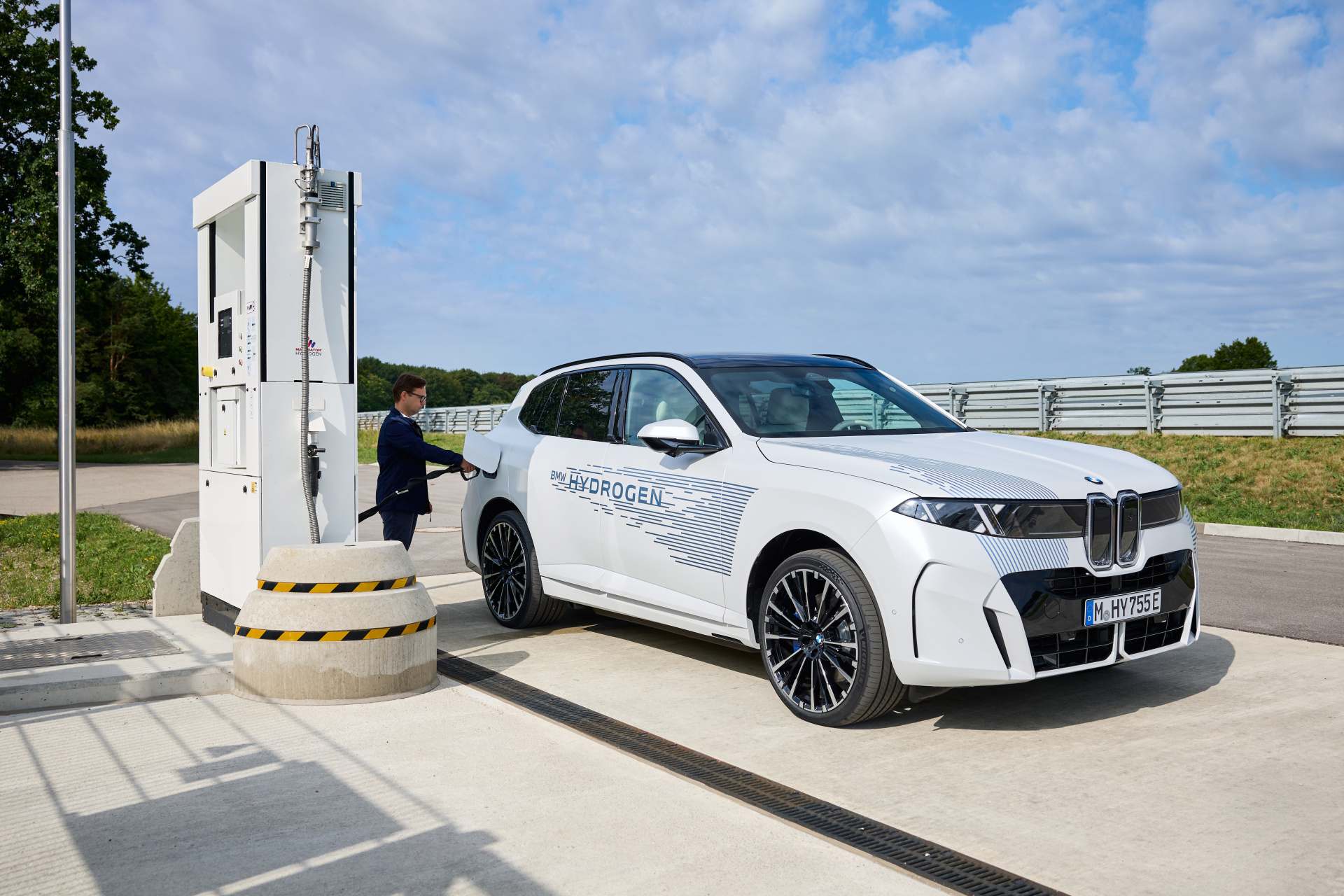 Príbeh graduje – BMW iX5 Hydrogen: Testovanie v reálnych jazdných podmienkach, montáž prototypu a paralelná výroba