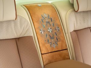 Predstavenie modelu Phantom Hummingbird: Prvý Rolls-Royce v histórii s mozaikou vyrobenou z prírodných schránok ušov