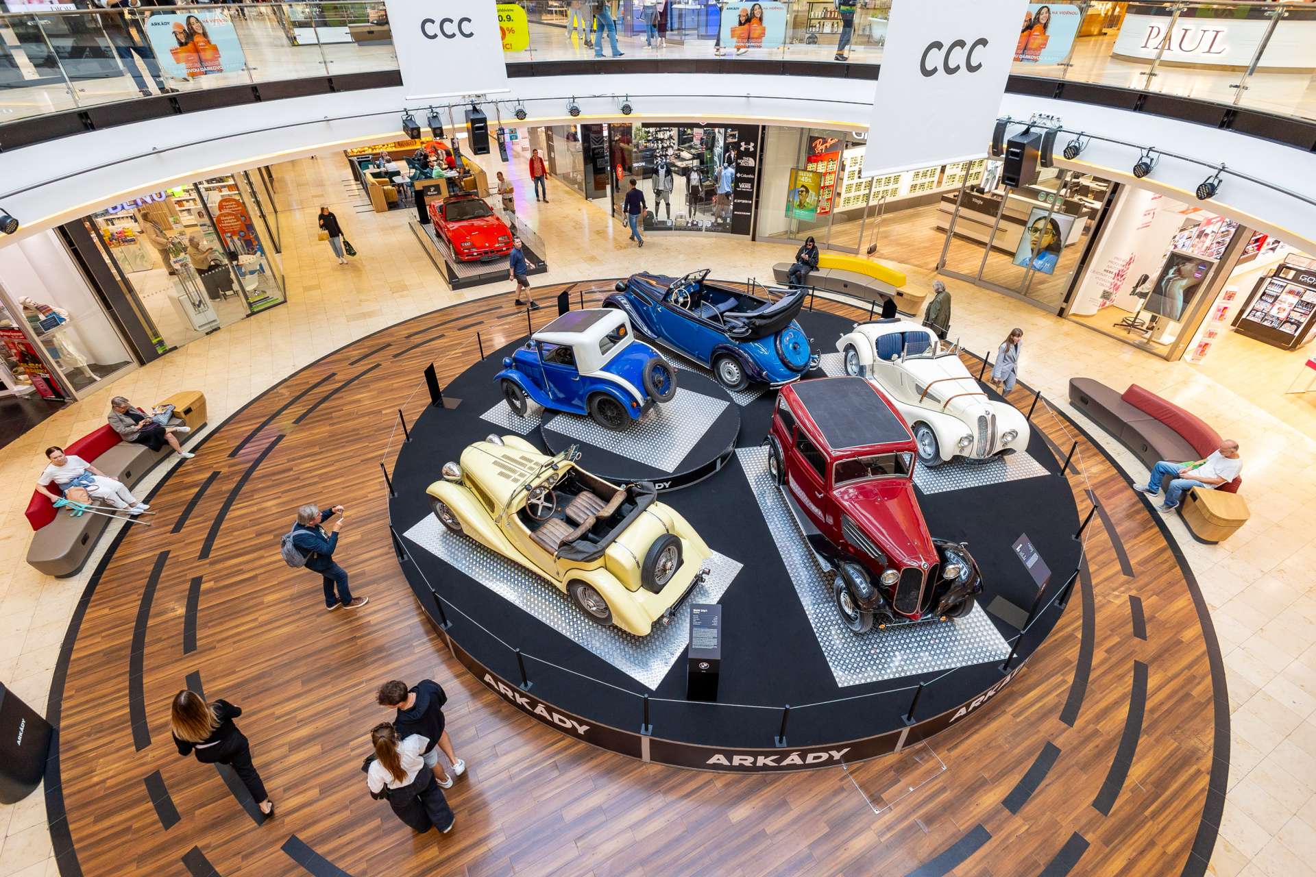 Tip na trip do Prahy: Objavte svet BMW a elegantnú jazdu klasických automobilov