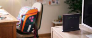 Telekom je partnerom projektu Online žiak: oprávneným žiadateľom poskytne bezplatne internetové pripojenie, Wi-Fi router, inštaláciu aj darček