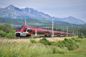 ZSSK podpísala zmluvu na nové ucelené elektrické vlaky pre diaľkovú dopravu
