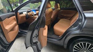 Rodinné SUV s nízkou spotrebou a špičkovou zárukou 10 rokov bez obmedzenia km. Dongfeng na náš trh uvádza veľký HUGE PHEV