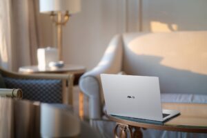 ASUS spustil predaj notebooku ExpertBook A7