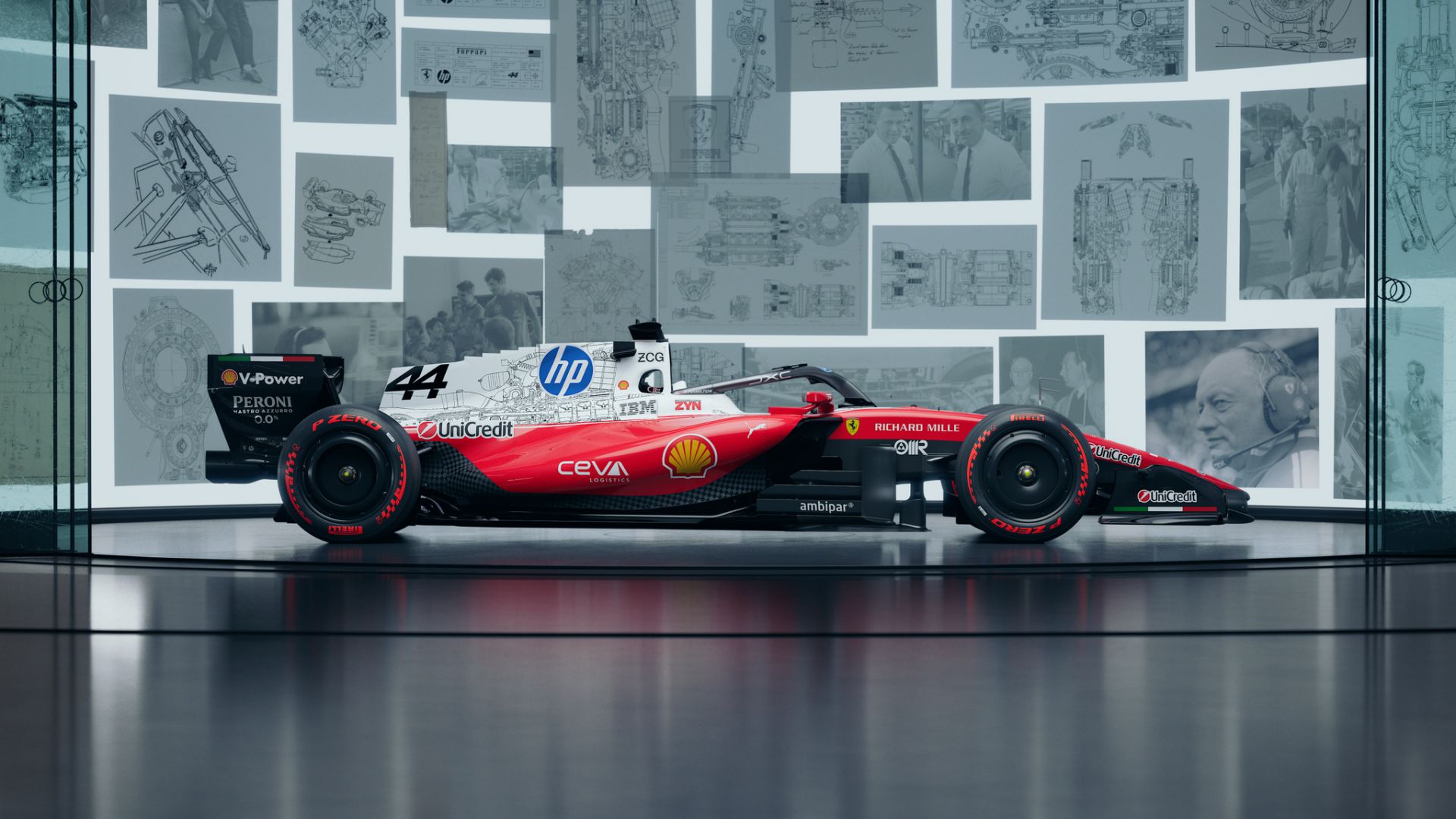 Ferrari vyrazí v Austine so špeciálnym polepom, ktorý pomohla vytvoriť HP