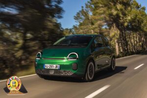 Renault Twingo E-Tech electric finalistom ankety Car of the Year 2027