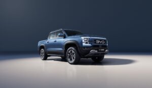 BYD v Paríži: SUV nabité za 9 minút, hybridný pick-up a obnovený mestský elektromobil