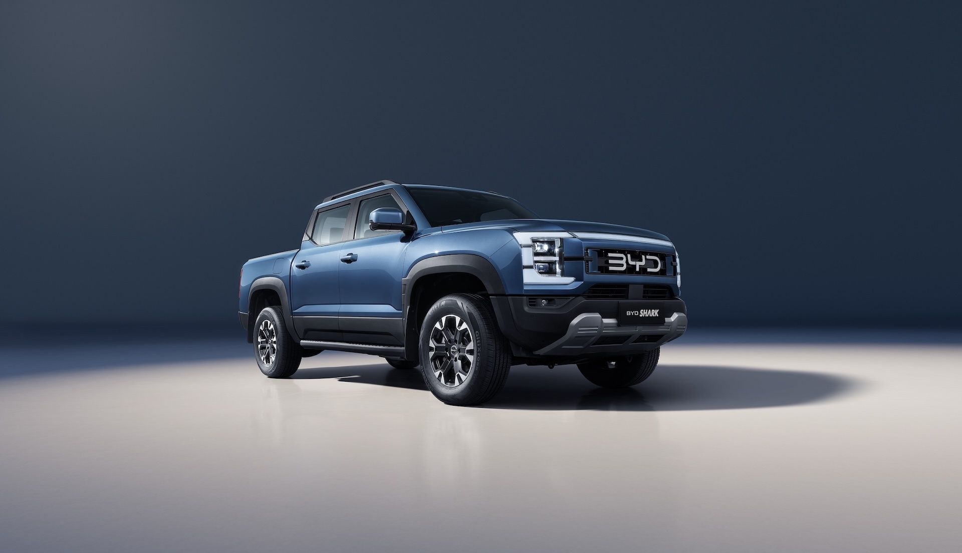 BYD v Paríži: SUV nabité za 9 minút, hybridný pick-up a obnovený mestský elektromobil